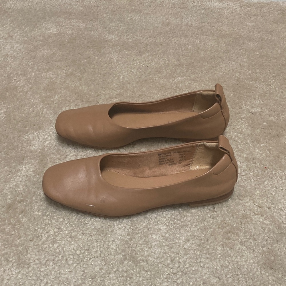 Time and Tru Women's Tan Flats - Picture 4 of 10